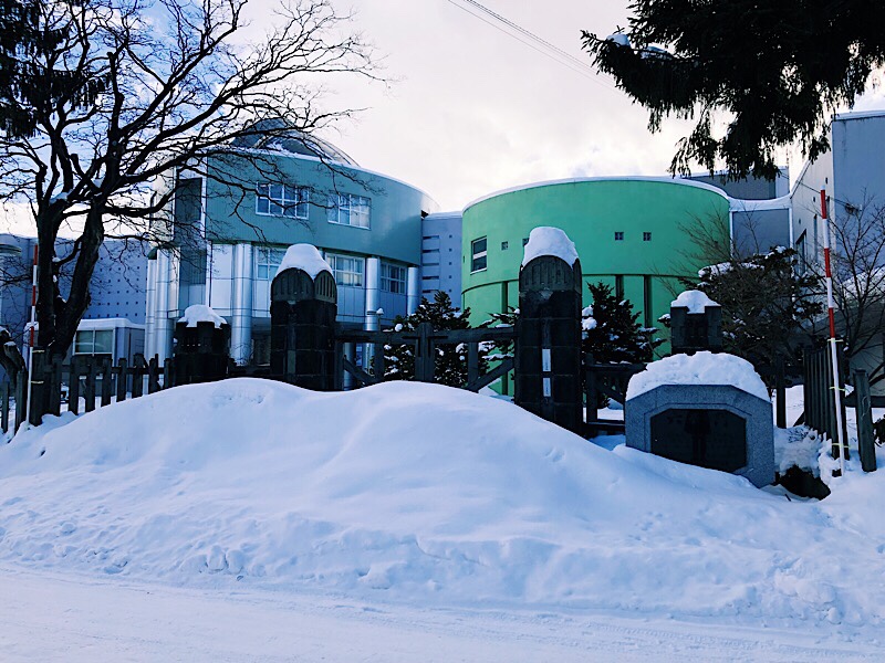 雪の中の札幌南高校