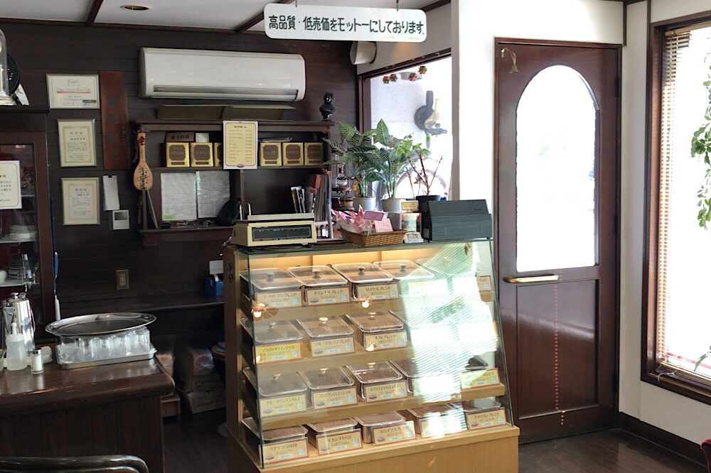 菊地珈琲本店では珈琲豆も販売している