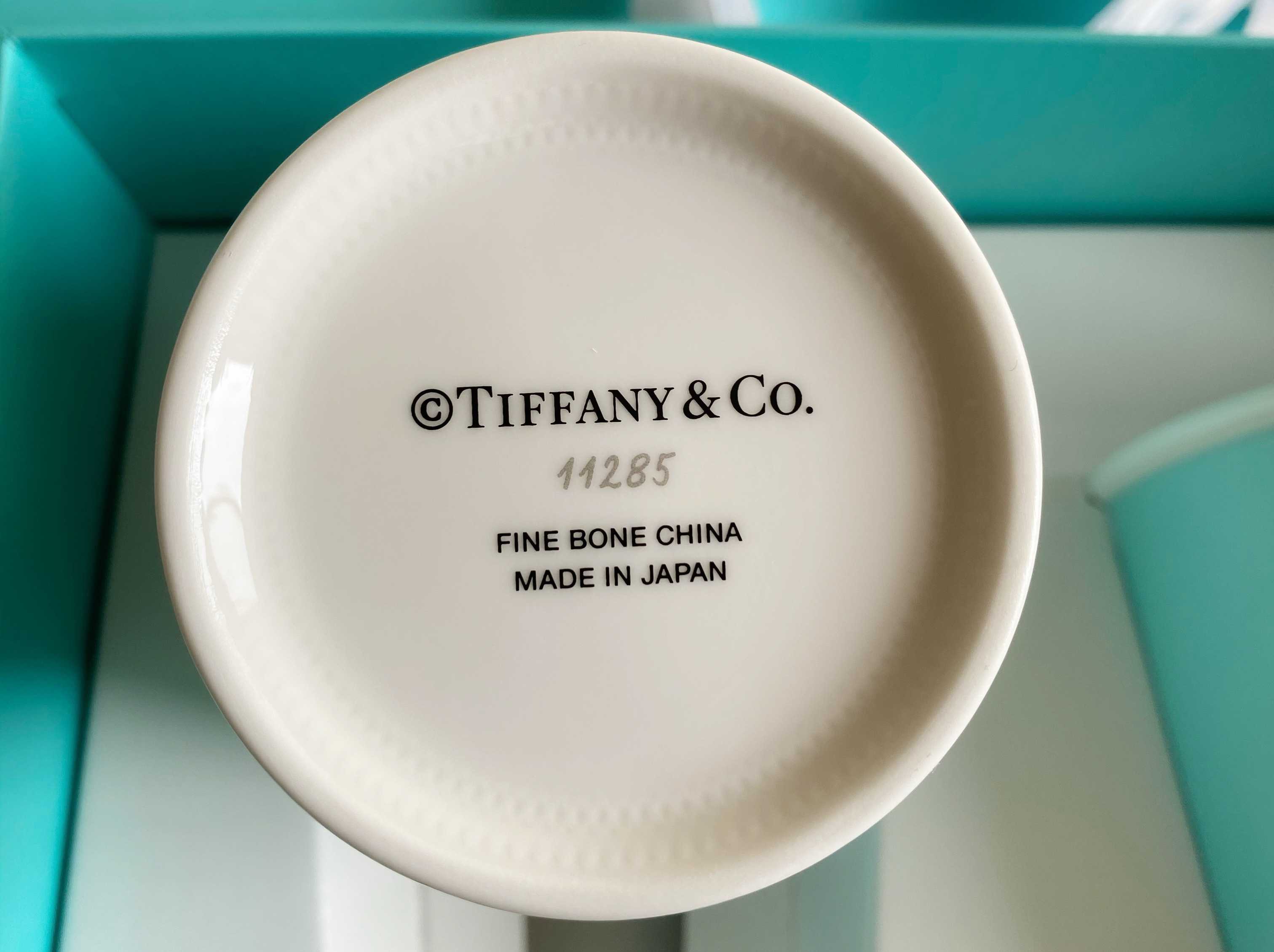 ティファニーのボーンチャイナ製ペーパーカップは日本製。