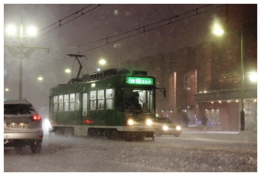冬でも安定して走り続ける札幌の市電