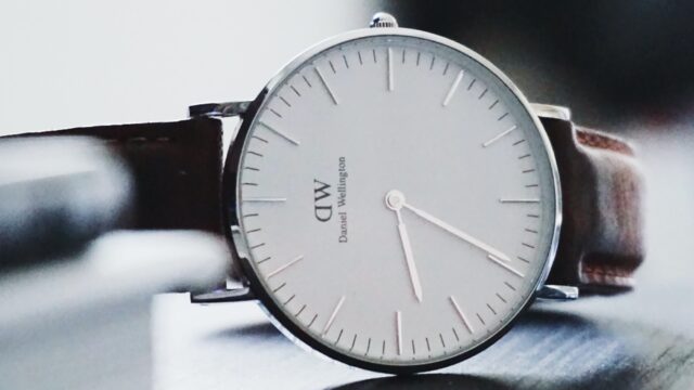 電池の切れたダニエル・ウェリントンの腕時計はハードオフで買取可能
