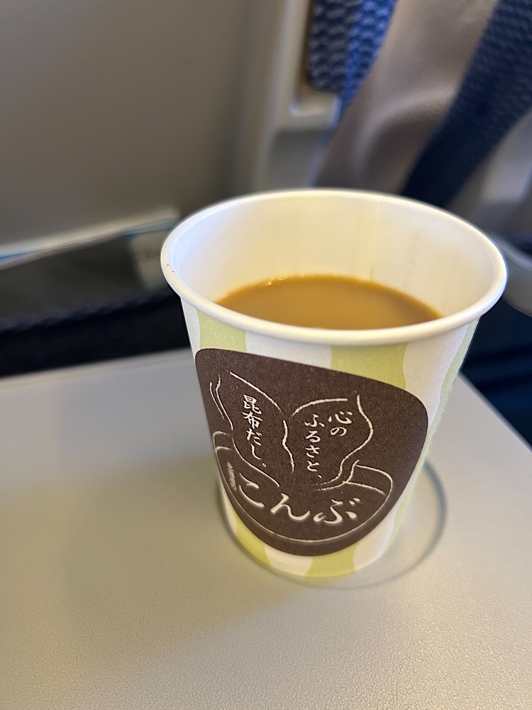 機内サービスのホットコーヒー