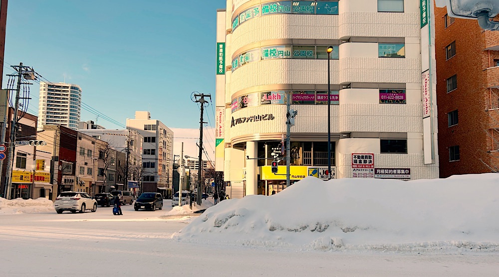 真冬の謎。円山地区の横断歩道上には、なぜ雪山ができあがるのか？