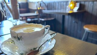 北欧の匂い。円山の喫茶店「アンドコーヒー」でクリームミルクティーを飲む。