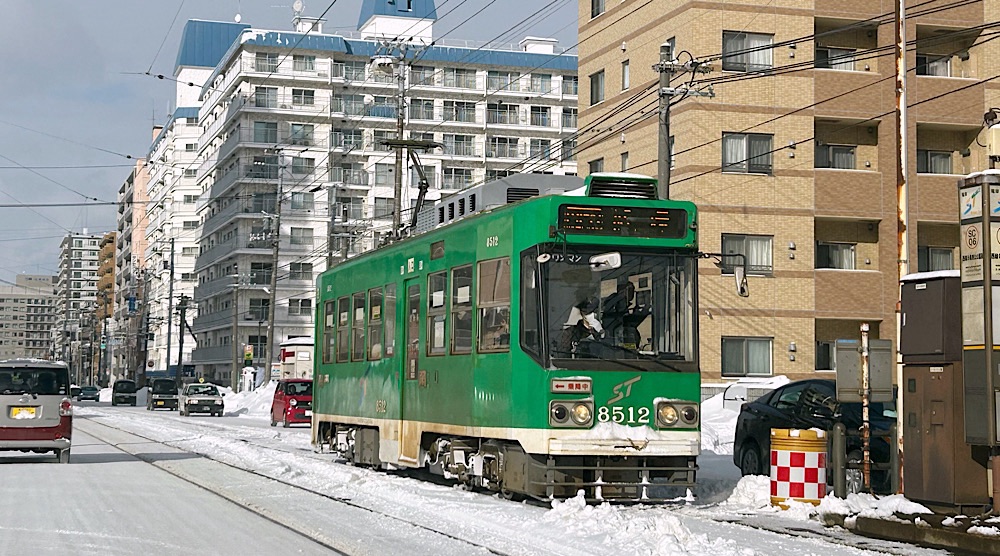 札幌市電撮影会。冬になると電車通りで写真を撮る人たちが増えたような気がする。